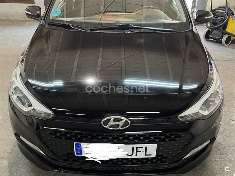 Negro Usado 2015 Hyundai i20 Berlina | 8000 € (Precio justo) - Imagen 1/4