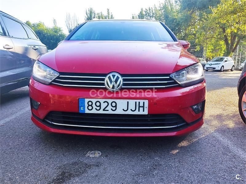 Usado VW Golf Sportsvan Sportline 150 CV (110 kW) 2015 Rojo Monovolumen
