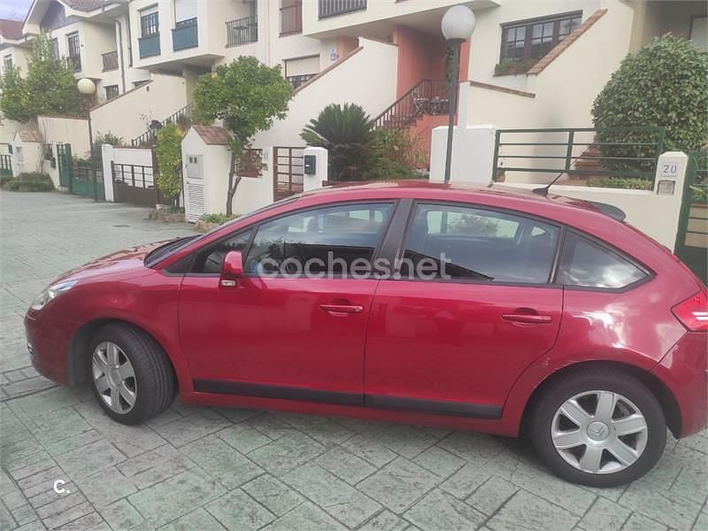 Usado Citroën C4 110 CV (80 kW) 2005 Granate Berlina