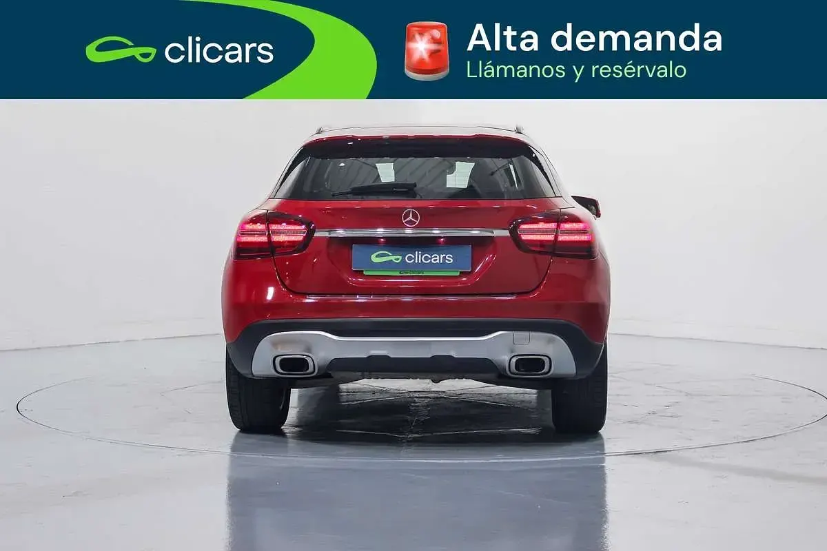 Usado Mercedes GLA180 122 CV (89 kW) 2019 Rojo SUV