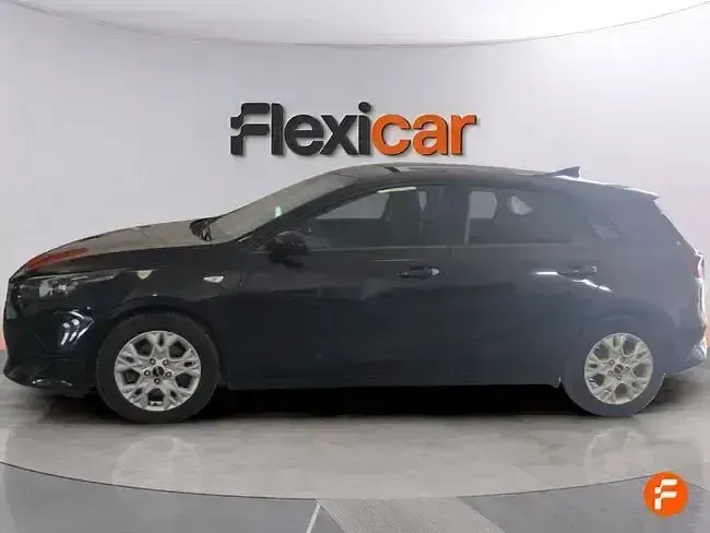 Usado Kia Ceed 100 CV (73 kW) 2021 Negro Utilitario