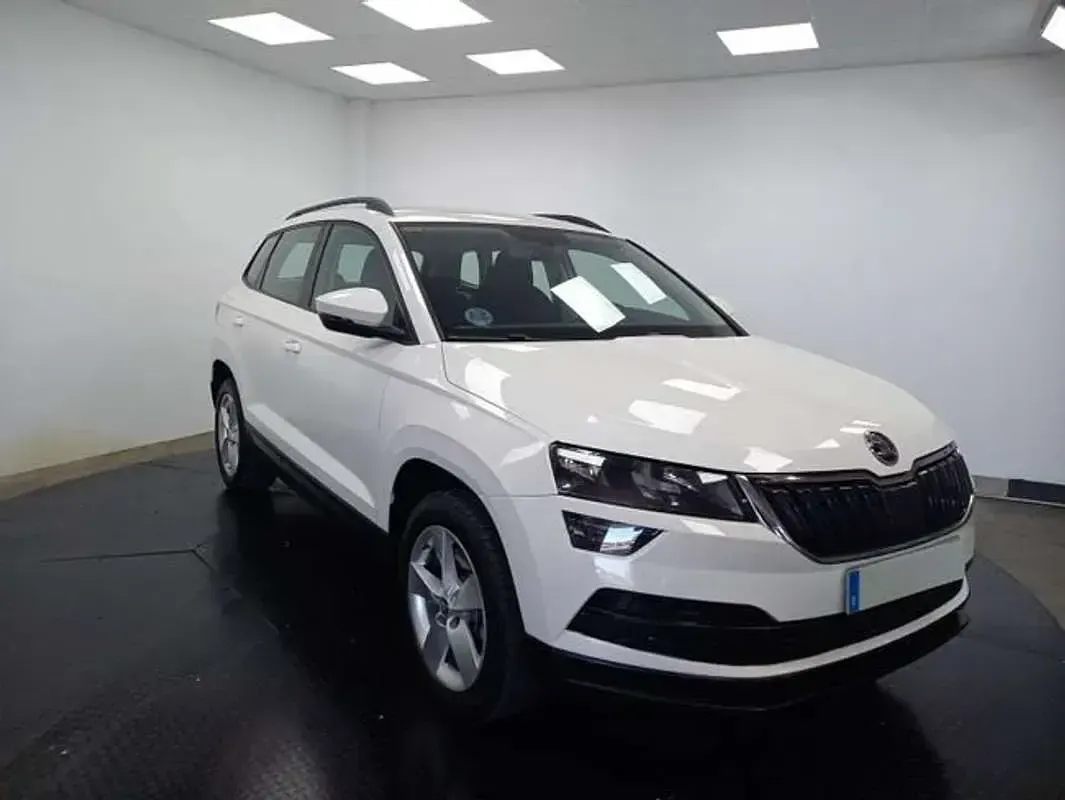 Usado Skoda Karoq Ambition 150 CV (110 kW) 2020 Blanco SUV
