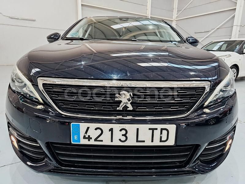 Usado Peugeot 308 SW Style 100 CV (73 kW) 2019 Azul Familiar