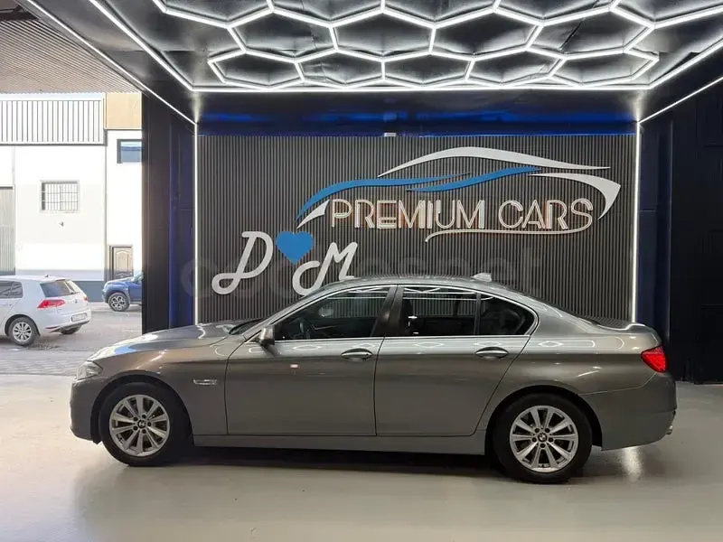 Usado BMW 520 Comfort Edition 184 CV (135 kW) 2014 Gris / plata Familiar