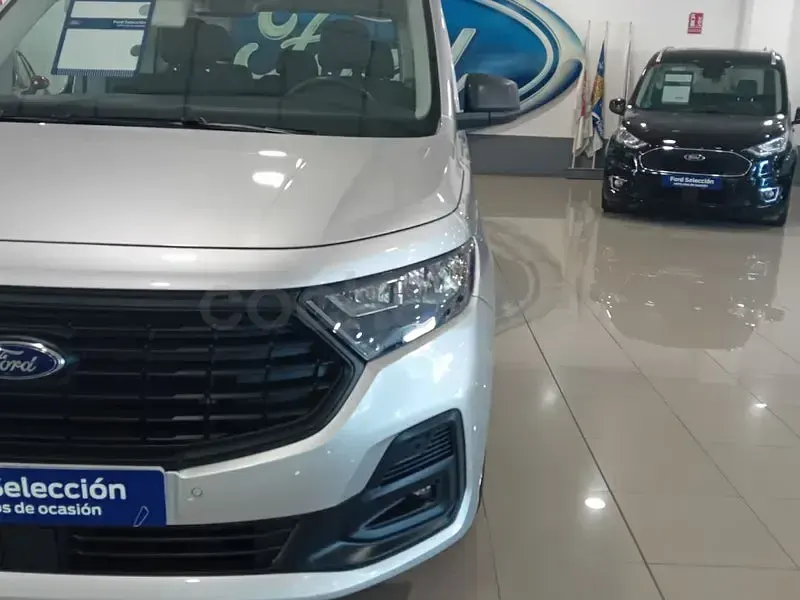 Usado Ford Tourneo Connect Trend 102 CV (75 kW) 2024 Gris / plata Monovolumen