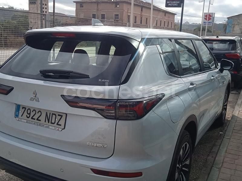 Usado Mitsubishi Outlander P-HEV Motion 306 CV (225 kW) 2025 Blanco SUV