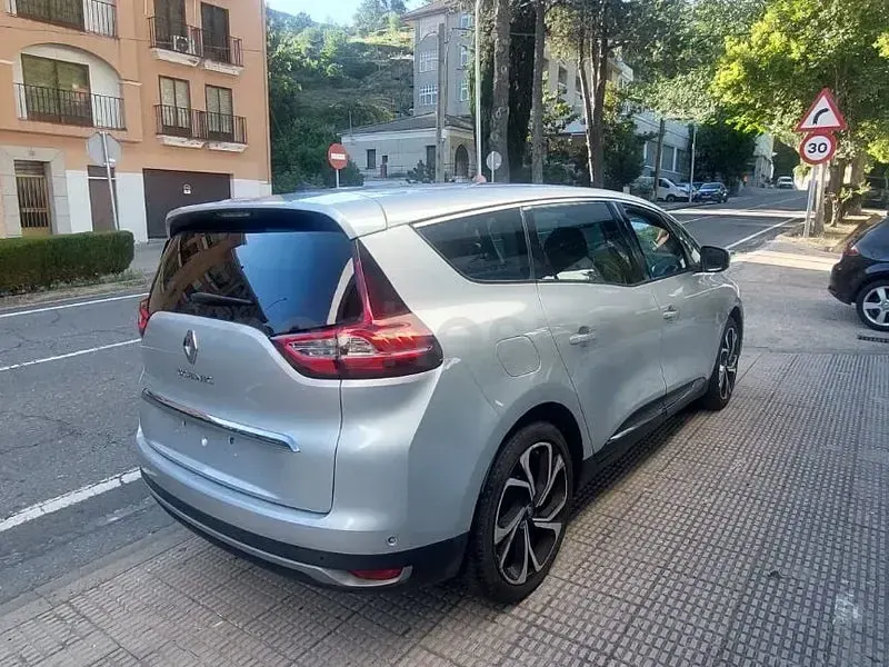 Usado Renault Grand Scénic IV LIMITED 120 CV (88 kW) 2019 Gris / plata Monovolumen