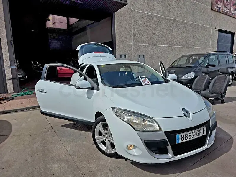 Usado Renault Mégane Dynamique 110 CV (80 kW) 2010 Blanco Berlina
