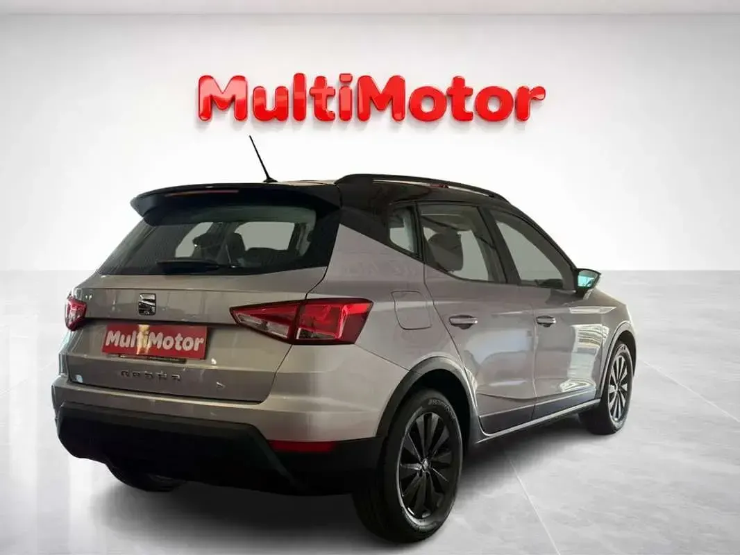 Usado Seat Arona Ecomotive 95 CV (69 kW) 2020 Gris SUV