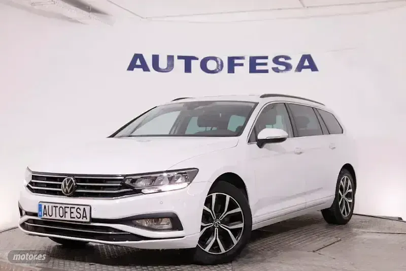 Usado VW Passat Executive 122 CV (89 kW) 2023 Blanco Familiar