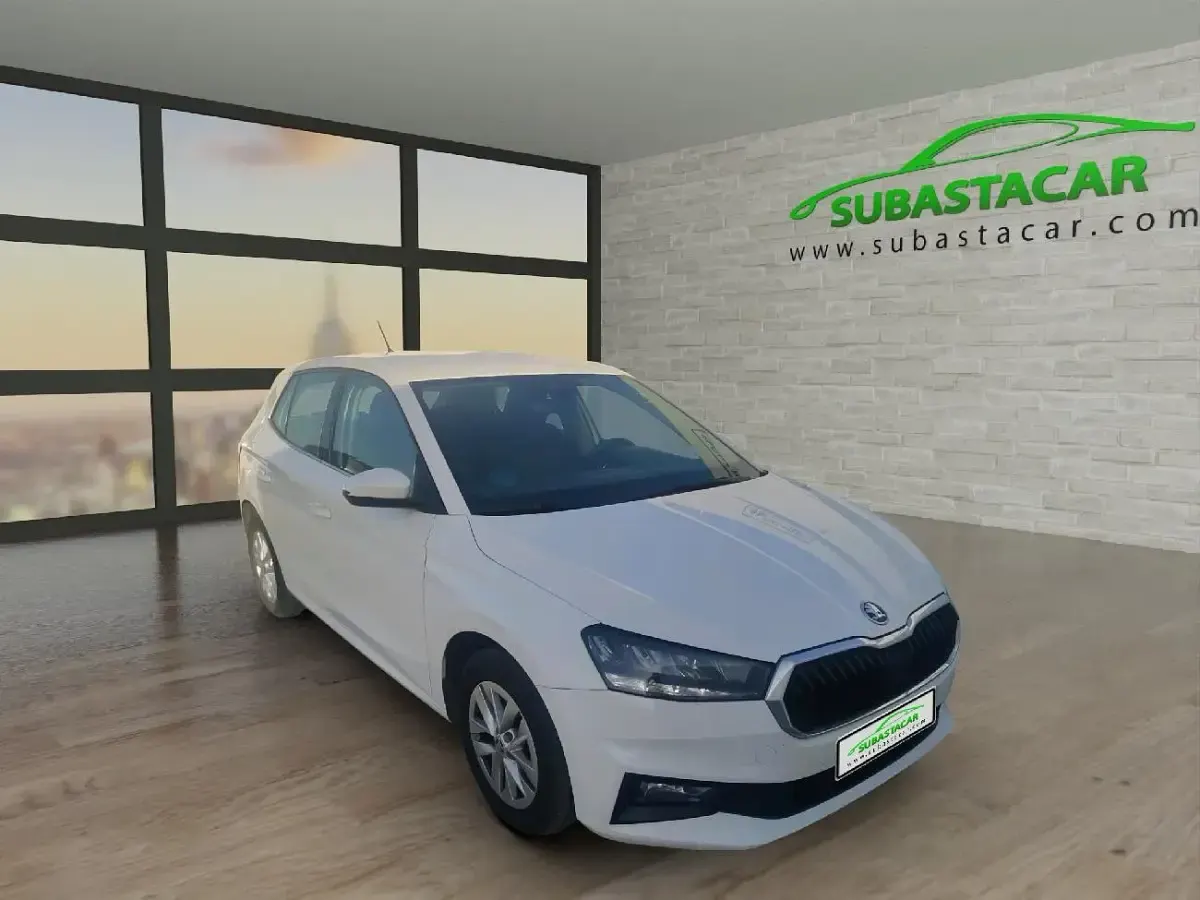 Usado Skoda Fabia 110 CV (80 kW) 2023 Blanco Utilitario