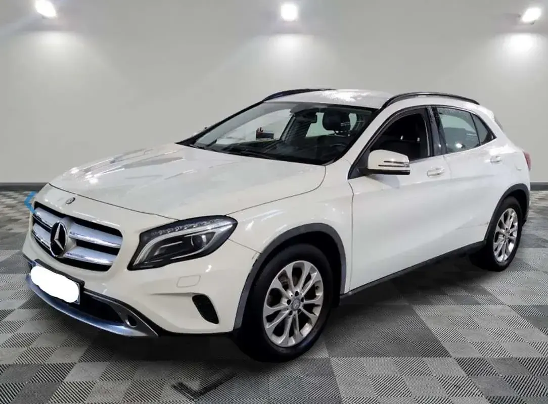 Używany Mercedes GLA200 Urban 136 KM (100 kW) 2014 Biały SUV