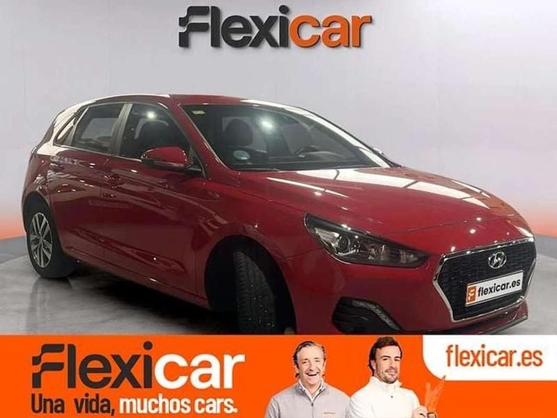 Usado Hyundai i30 120 CV (88 kW) 2020 Rojo Familiar