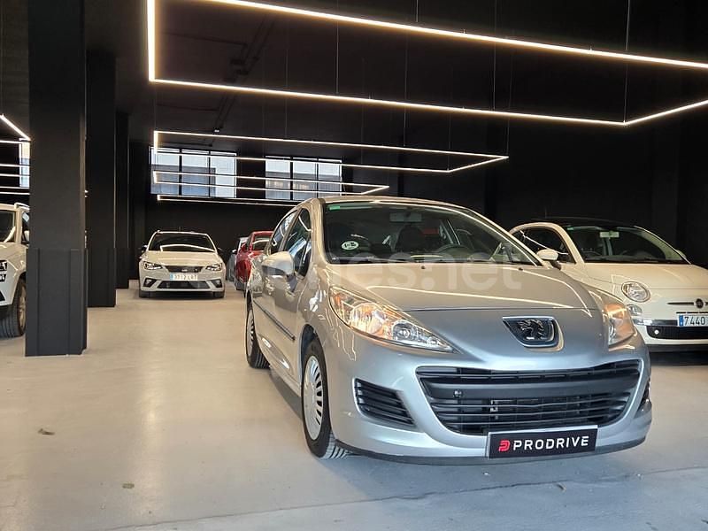 Usado Peugeot 207 70 CV (51 kW) 2010 Gris / plata Berlina