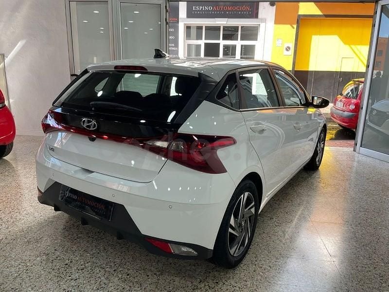 Usado Hyundai i20 84 CV (61 kW) 2023 Blanco Utilitario