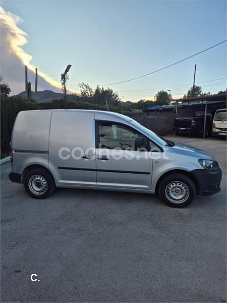 Usado VW Caddy 102 CV (75 kW) 2013 Gris / plata Monovolumen