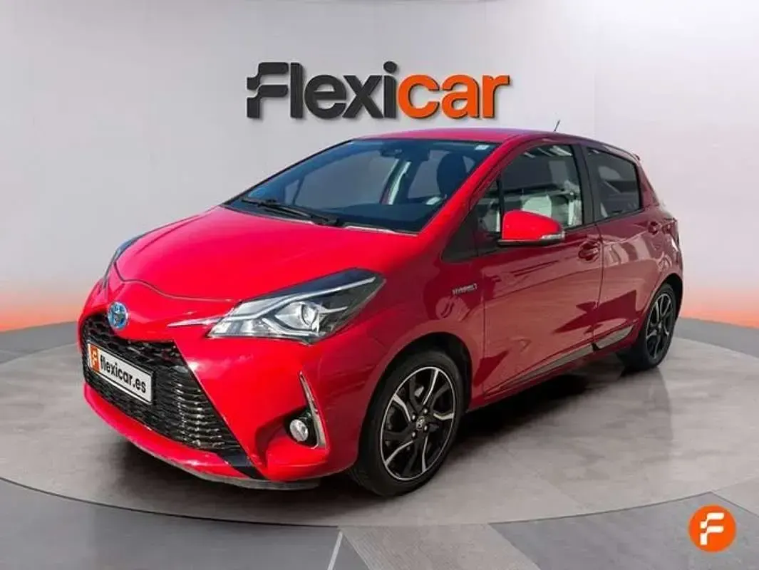 Usado Toyota Yaris Hybrid Edition 100 CV (73 kW) 2018 Rojo Utilitario