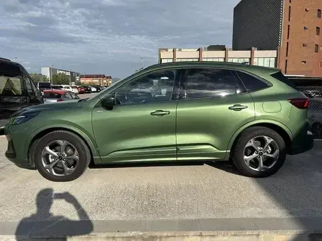 Usado Ford Kuga ST-Line 180 CV (132 kW) 2025 Verde SUV
