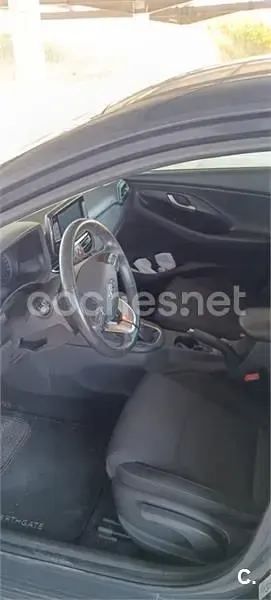 Usado Hyundai i30 110 CV (80 kW) 2021 Gris / plata Berlina