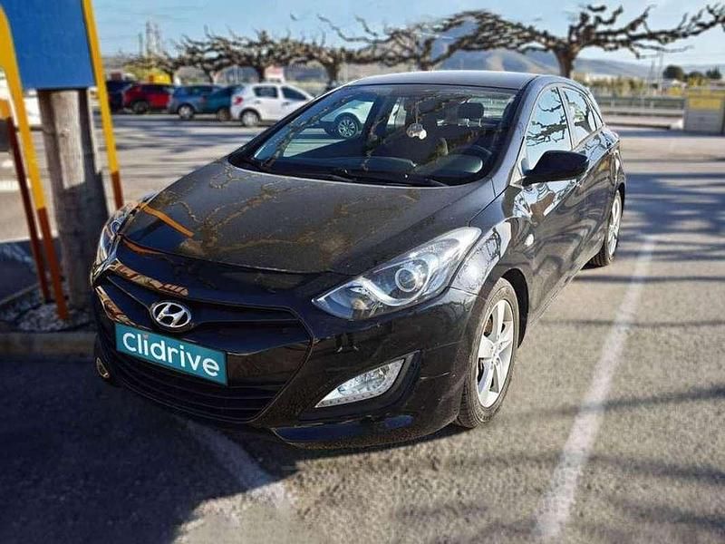 Usado Hyundai i30 90 CV (66 kW) 2013 Negro Utilitario