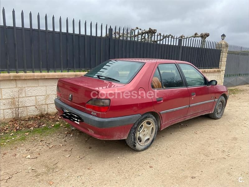 Usado Peugeot 306 Style 103 CV (75 kW) 1998 Granate Berlina