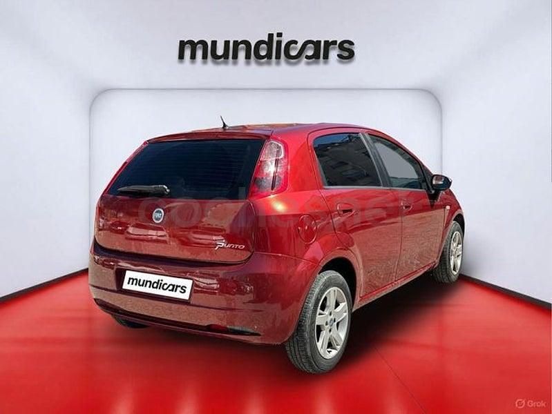 Usado Fiat Punto Dynamic 77 CV (56 kW) 2006 Rojo Utilitario