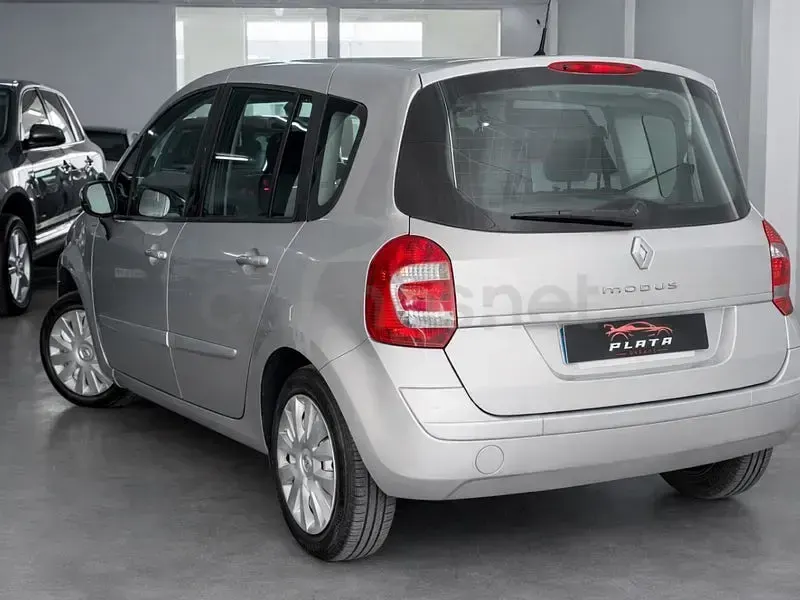 Usado Renault Grand Modus 75 CV (55 kW) 2012 Gris / plata Monovolumen