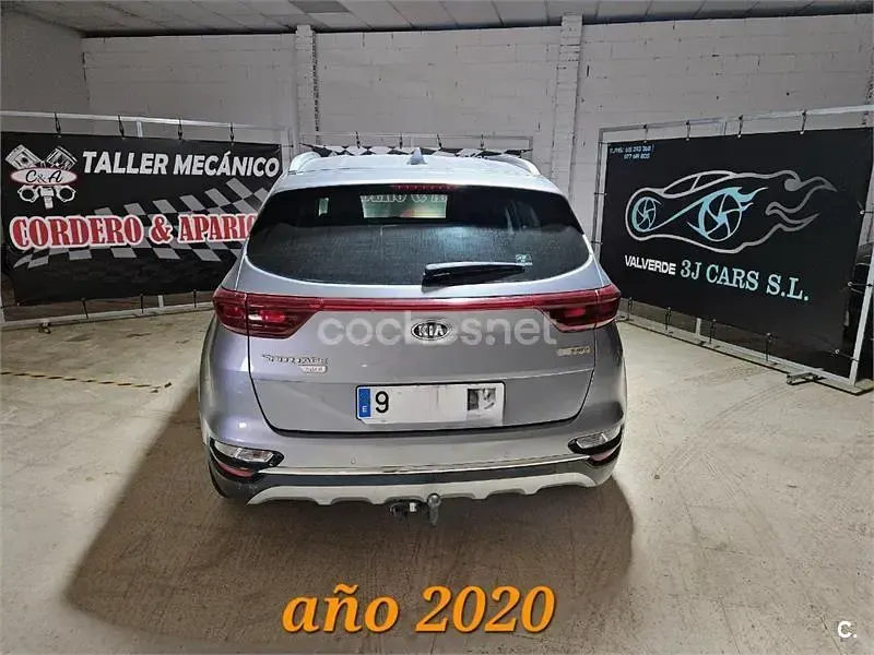 Usado Kia Sportage 115 CV (84 kW) 2019 Gris / plata SUV