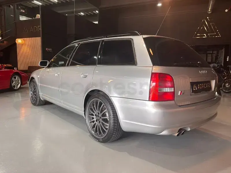 Usado Audi S4 265 CV (194 kW) 2001 Gris / plata Familiar