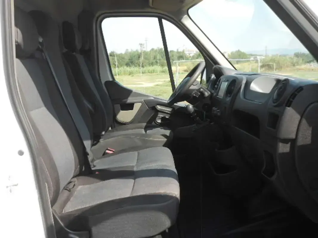 Usado Renault Master 110 CV (80 kW) 2018 Blanco Van