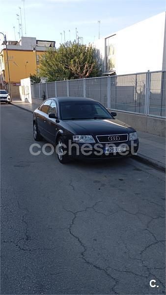 Usado Audi A6 130 CV (95 kW) 2001 Azul Berlina