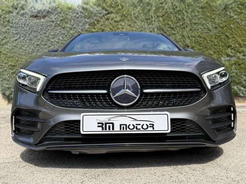 Usado Mercedes A180 116 CV (85 kW) 2020 Gris Utilitario