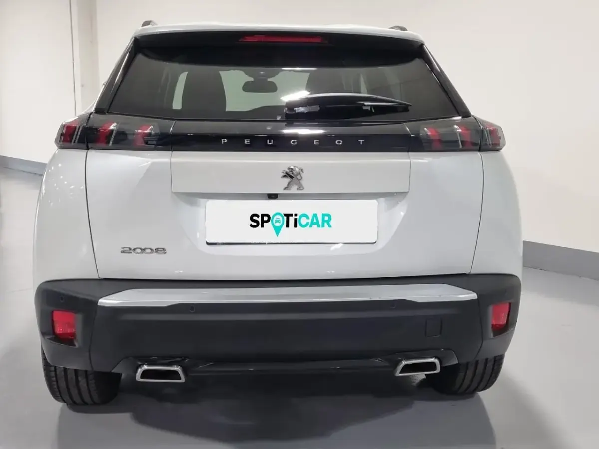 Usado Peugeot 2008 Allure 130 CV (95 kW) 2020 Blanco SUV