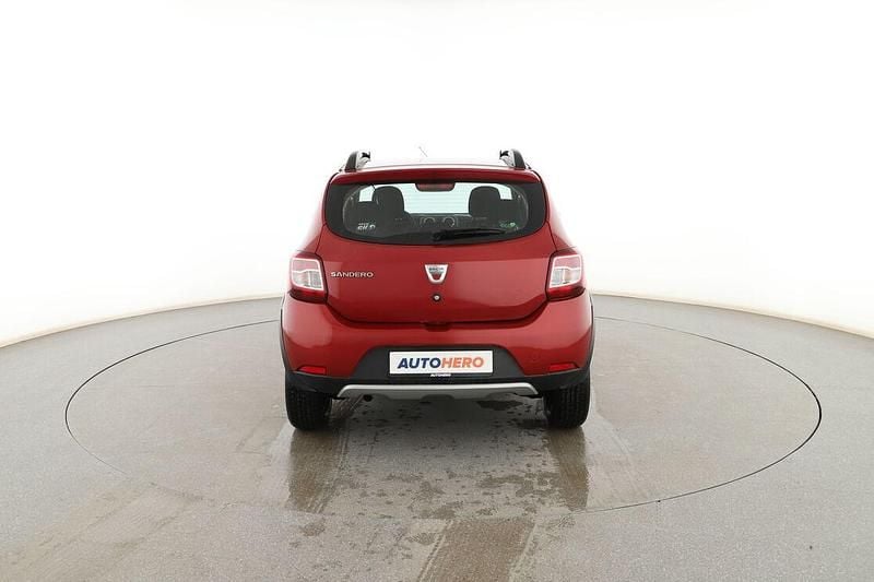 Usado Dacia Sandero Stepway 90 CV (66 kW) 2014 Rojo Berlina
