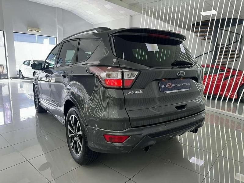 Usado Ford Kuga ST-Line 150 CV (110 kW) 2018 Gris SUV