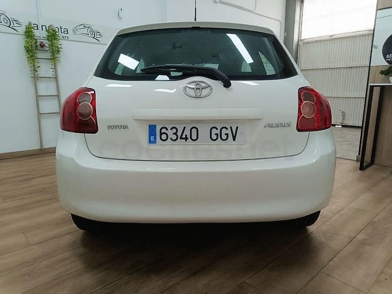 Usado Toyota Auris Luna 124 CV (91 kW) 2008 Blanco Utilitario