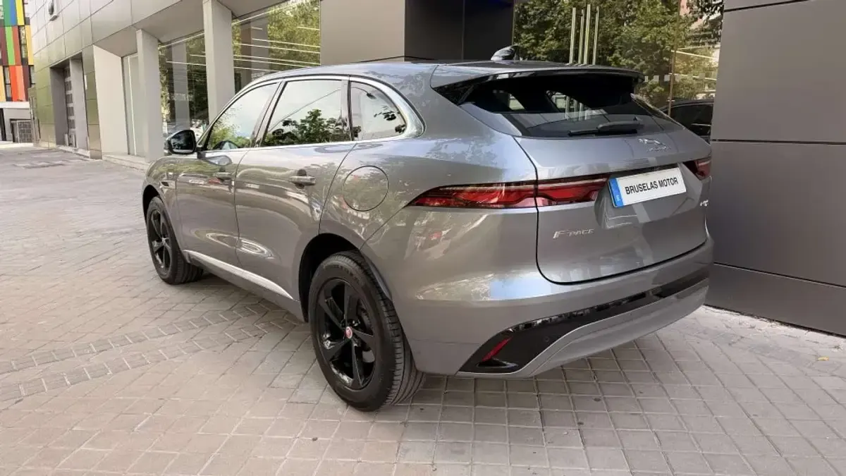 Usado Jaguar F-Pace R-Dynamic 404 CV (297 kW) 2022 Gris SUV
