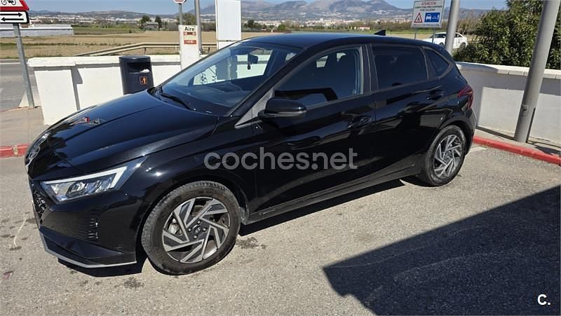 Usado Hyundai i20 100 CV (73 kW) 2024 Negro Utilitario