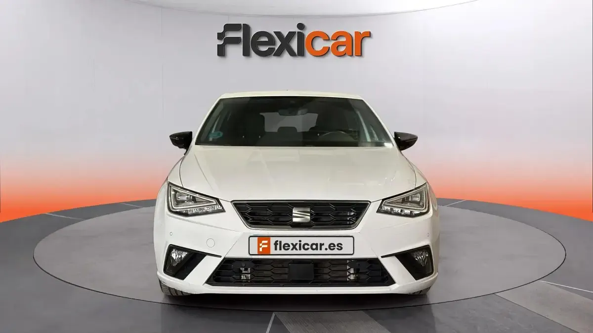 Usado Seat Ibiza FR 110 CV (80 kW) 2023 Blanco Utilitario