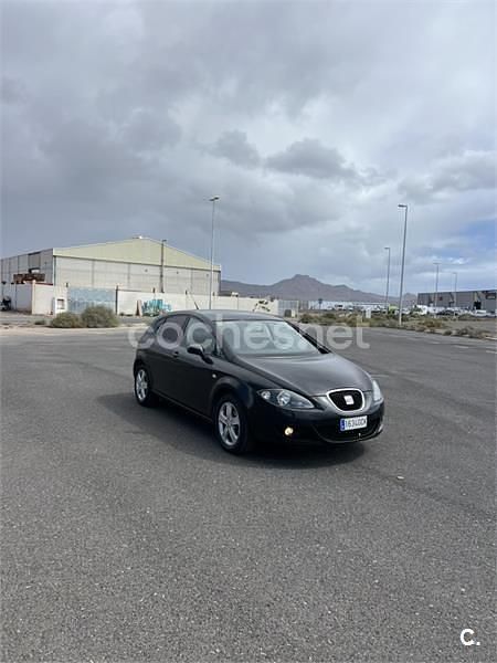 Usado Seat Leon Ecomotive 105 CV (77 kW) 2008 Negro Utilitario