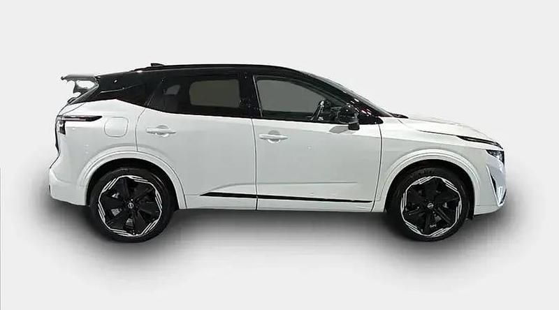 Usado Nissan Qashqai 140 CV (102 kW) 2025 Lunar white con techo midnight SUV