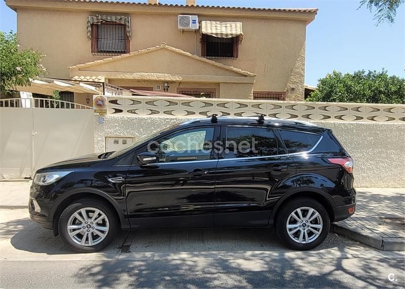 Usado Ford Kuga Trend 120 CV (88 kW) 2019 Negro SUV