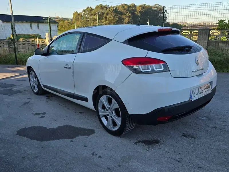 Usado Renault Mégane III Dynamique 110 CV (80 kW) 2009 Blanco Berlina
