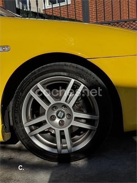 Usado Seat Leon 150 CV (110 kW) 2005 Amarillo Utilitario