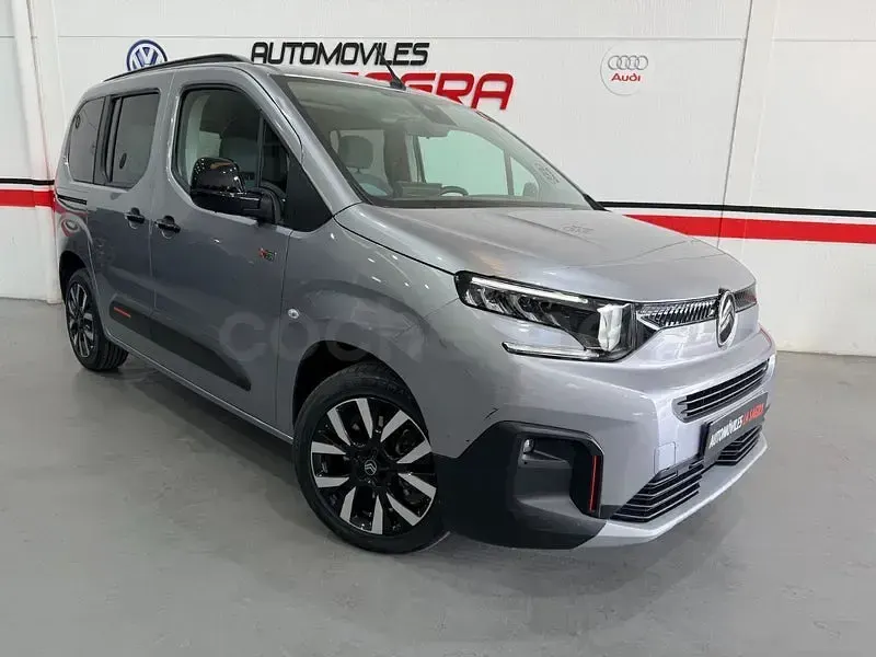 Usado Citroën Berlingo XTR 131 CV (96 kW) 2025 Gris / plata Monovolumen