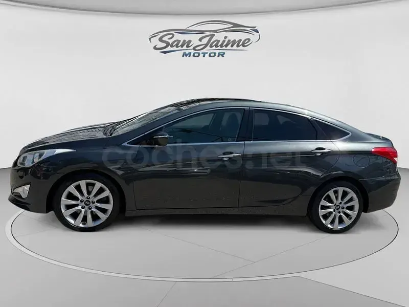 Usado Hyundai i40 Style 136 CV (100 kW) 2013 Gris / plata Berlina