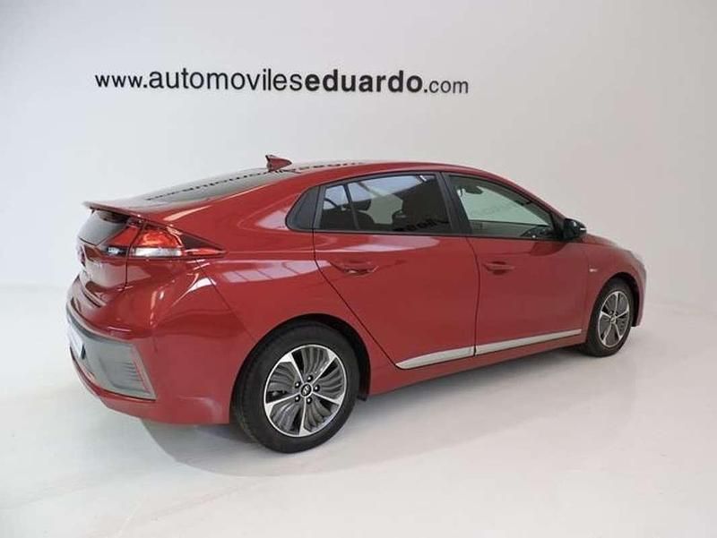 Usado Hyundai Ioniq 141 CV (103 kW) 2021 Rojo Utilitario