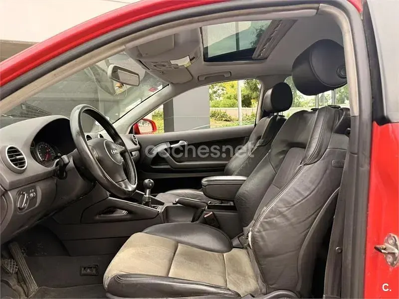 Usado Audi A3 Attraction 140 CV (102 kW) 2004 Rojo Utilitario