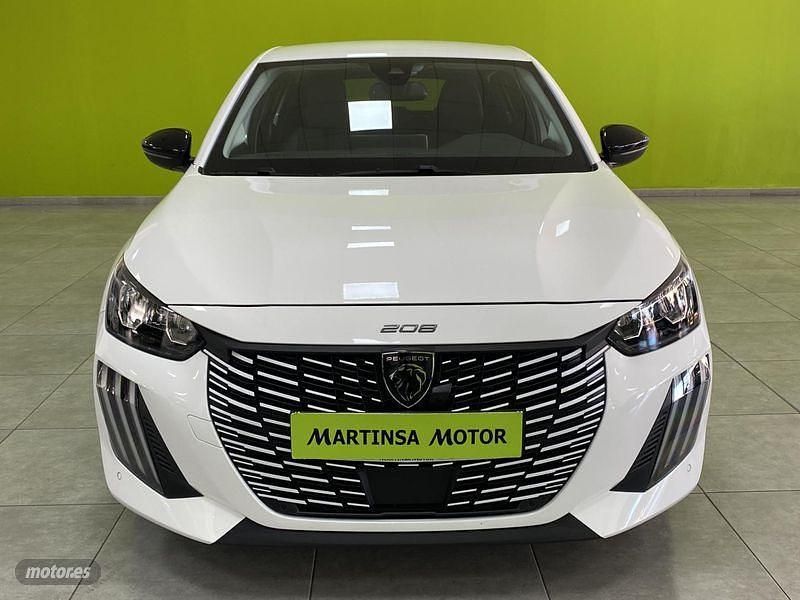 Usado Peugeot 208 Allure 100 CV (73 kW) 2025 Blanco Utilitario