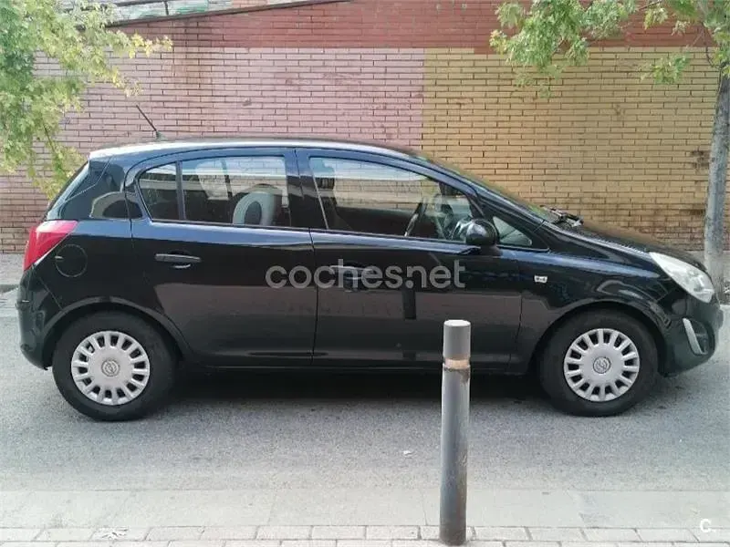 Usado Opel Corsa Essentia 65 CV (47 kW) 2011 Negro Utilitario